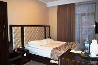 Отель Plaza Hotel Bishkek Бишкек Стандартный двухместный номер с 1 кроватью-4